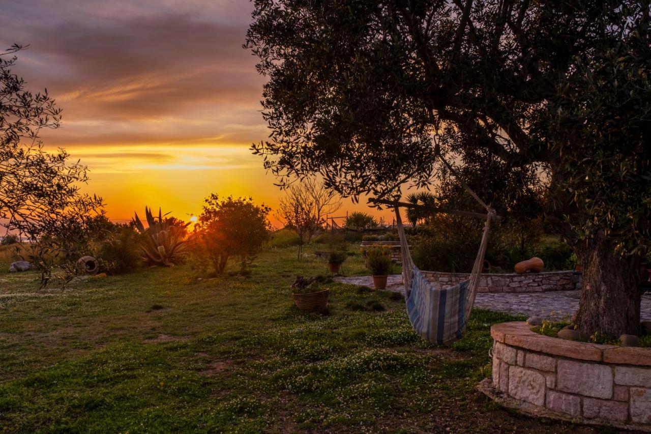 Chamaloni Cottages Финикунда Екстериор снимка